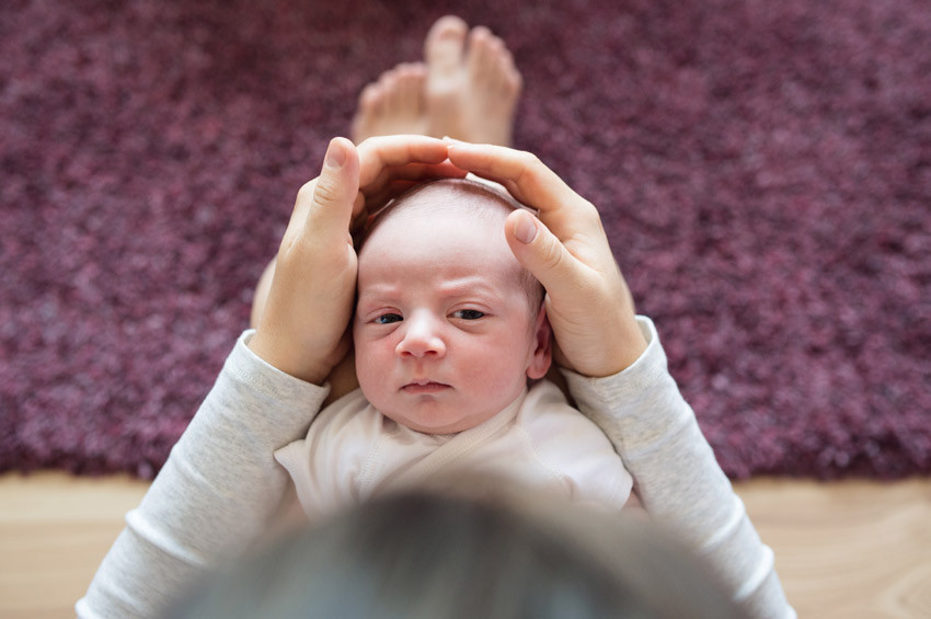 Bebeğe günde 7 kez bir dakika masaj yapın