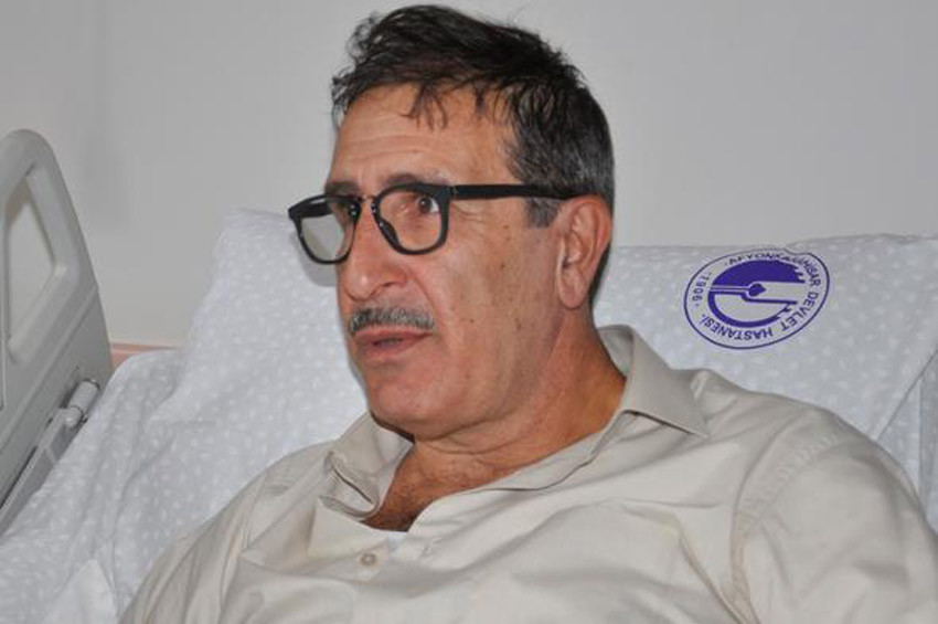 Cem Özer’in ayağı kırıldı