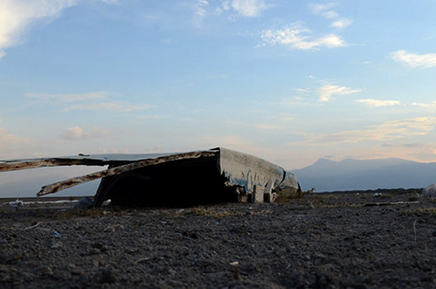 Kuruyan Eber gölünde damla su kalmadı