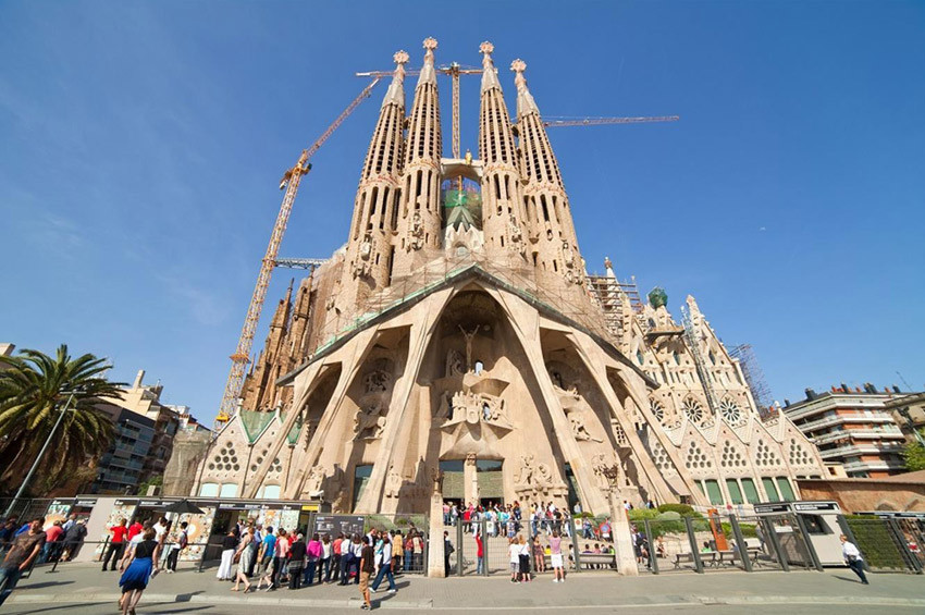 Sagrada Familia Kilisesine sonunda imar izni verildi