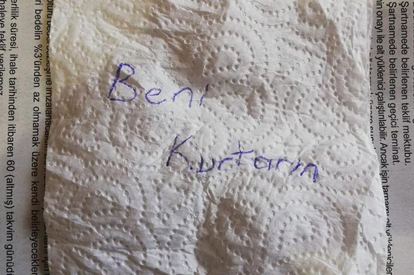Kaçırılan kızı peçeteye yazdığı not kurtardı