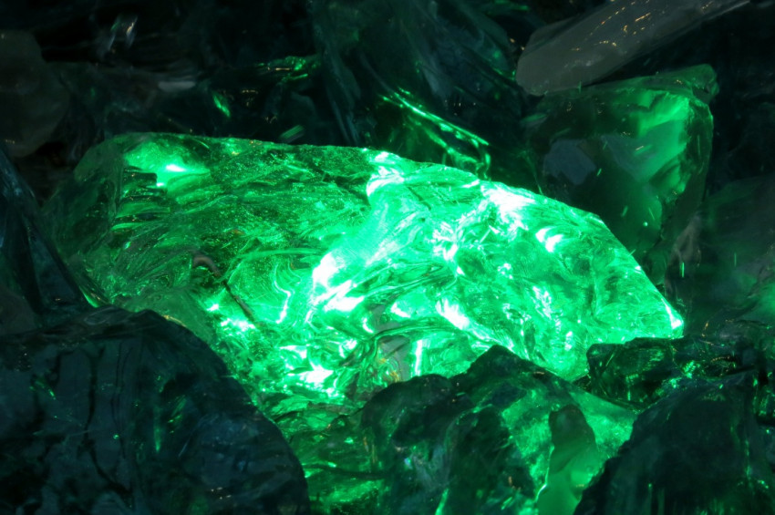 Zambiyada dev bir zümrüt taşı bulundu.