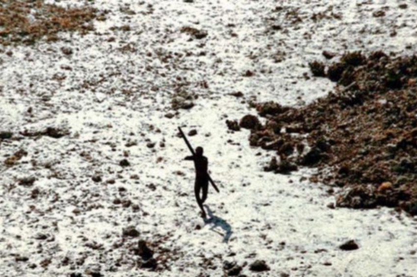 Yerliler Hıristiyan misyoneri ok ve yayla öldürdü