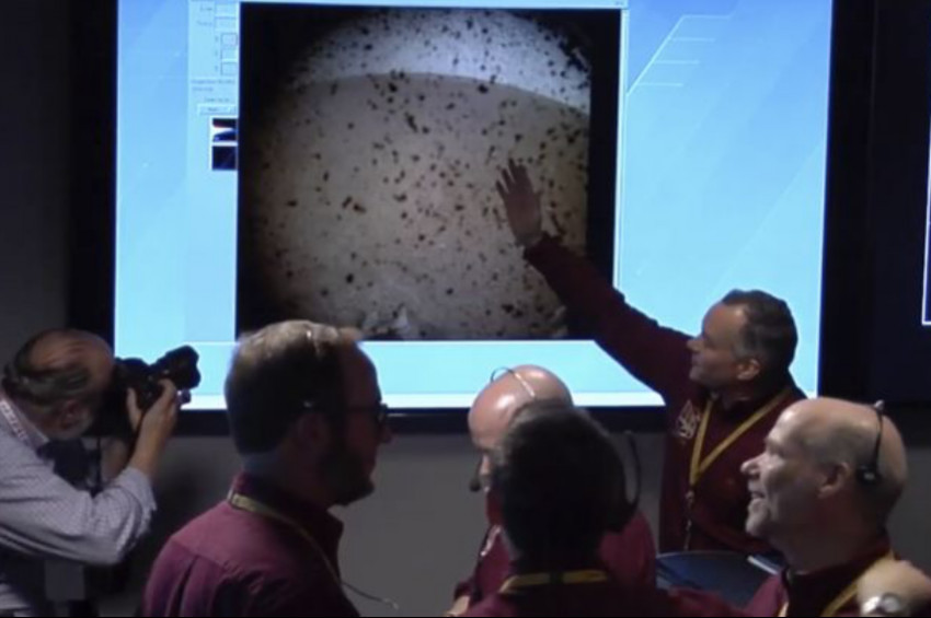 Sismik inceleme aracı InSight Marsa indi