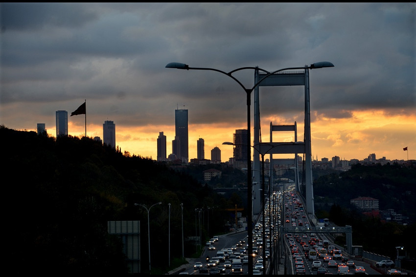 İstanbul kara bulutlarla kaplandı
