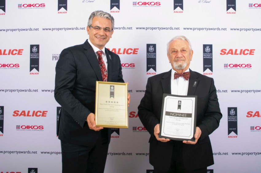 Atatürk, Annesi ve Kadın Hakları Anıtına 3 ödül