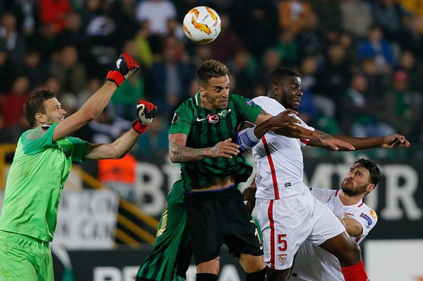Akhisarspor: 2 Sevilla: 3