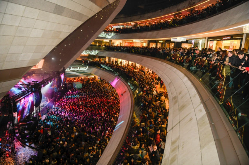 Yalın Kanyon AVMyi tıklım tıklım doldurdu
