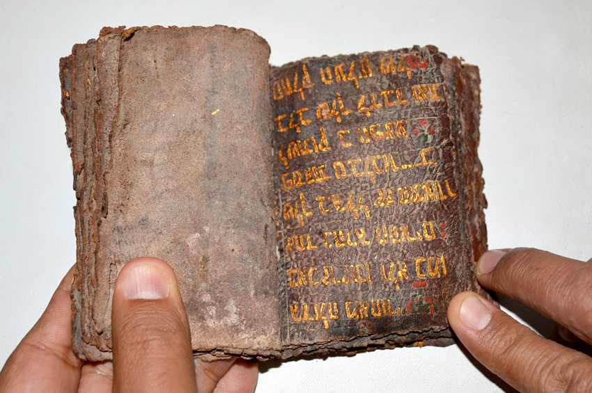 Uşakta İbranice el yazması 6 Tevrat yakalandı