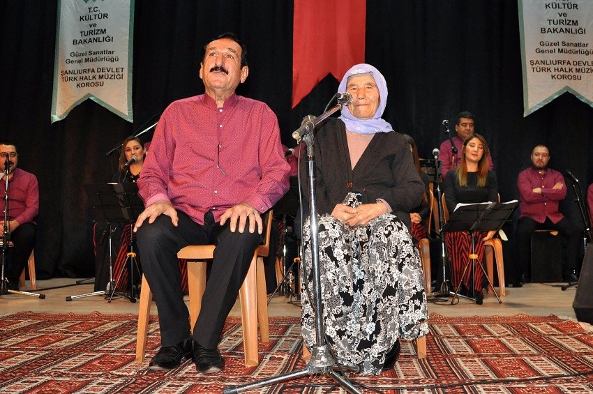 Hatice ninenin hoyratı 20 dakika ayakta alkışlandı