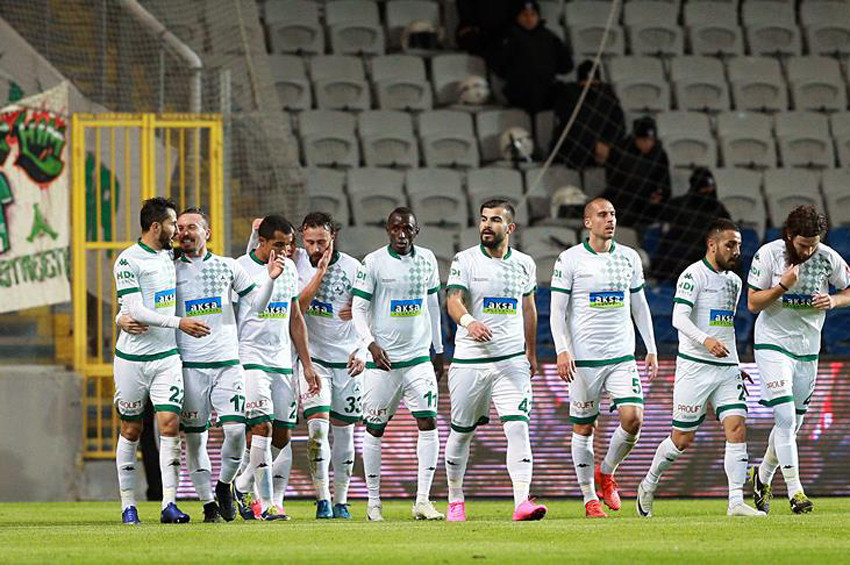 Fenerbahçeyi sahasına hapsettik