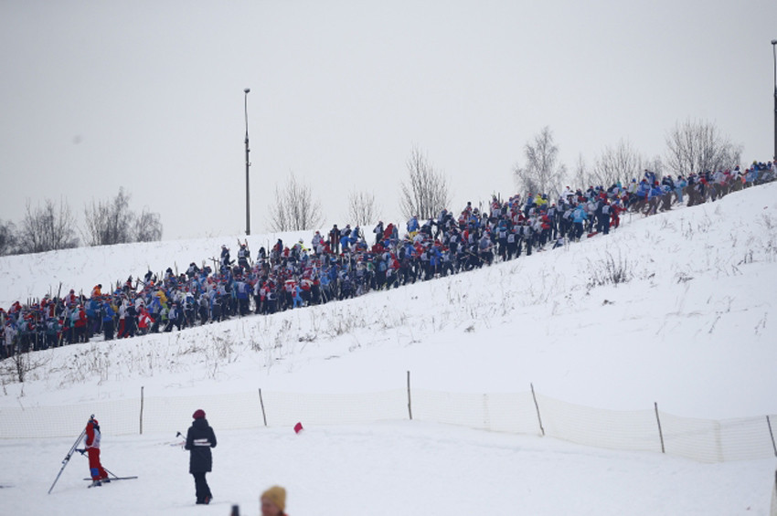 Rusyada kayakçı ordusu kayak yaptı