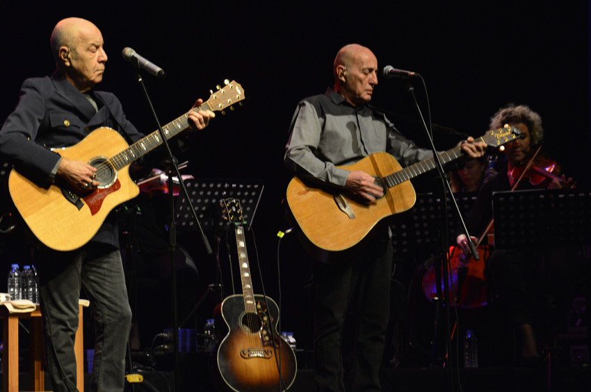 Bursada MFÖ Akustik konseri