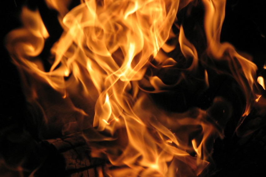 Hollandada cami kundaklandı