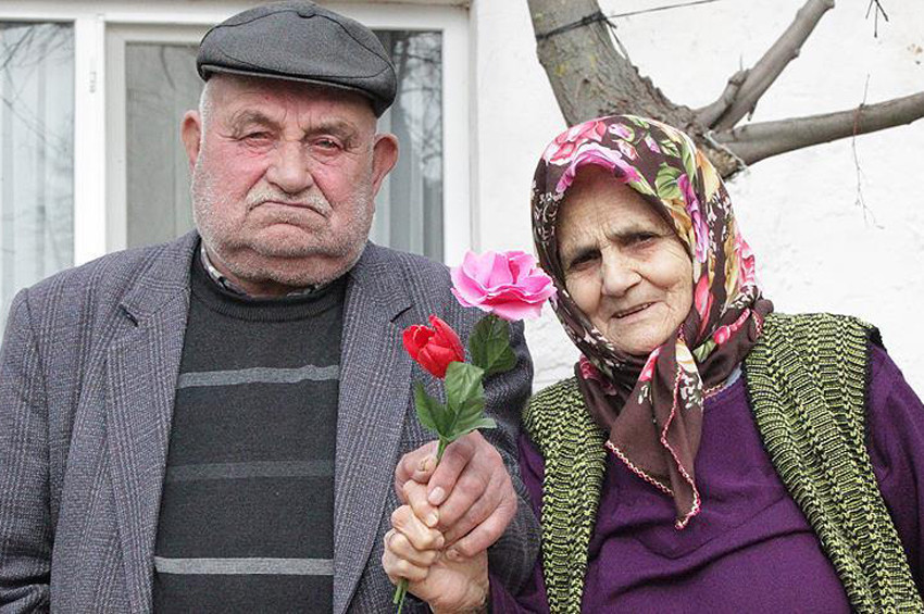 Bir yastıkta geçen 70 yıl geçirdiler