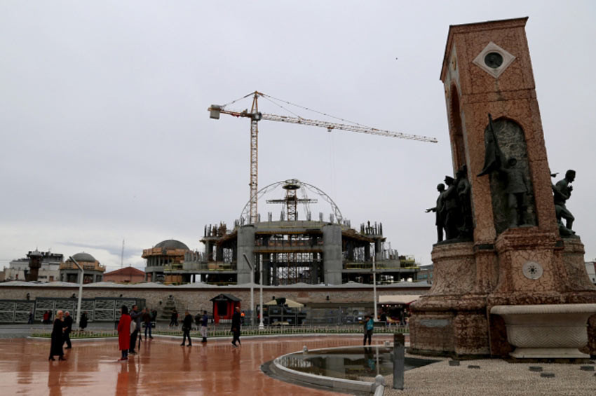 Taksim camisinin kubbesi inşa ediliyor