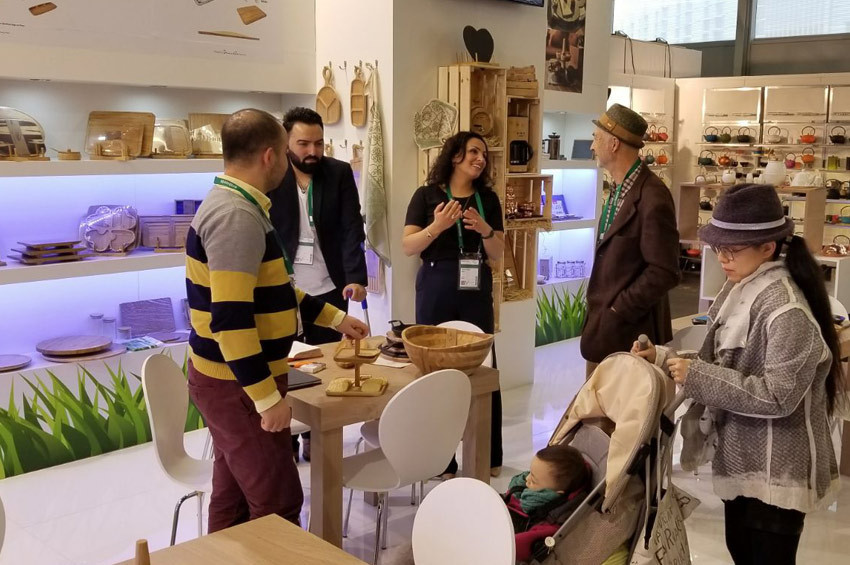 Ambiente Züccaciye Fuarında Karınca hareketliliği