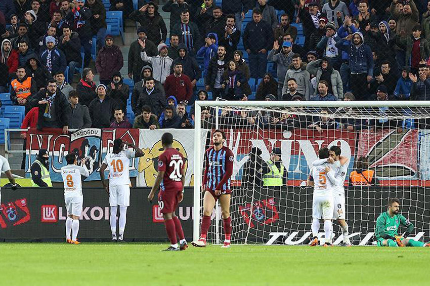 Medipol Başakşehir, Trabzonspora yenilgiyi tattırdı: 1-0