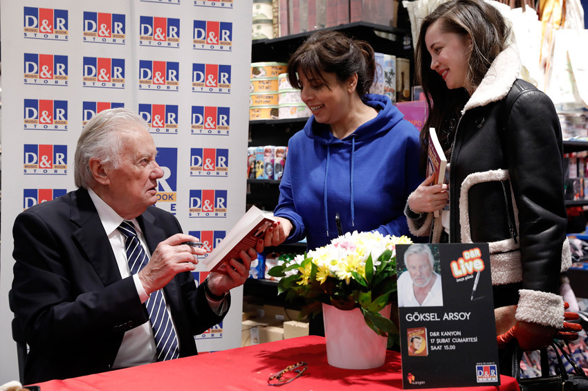 Altın Çocuk Göksel Arsoy, Kanyon D&Rda kitabını imzaladı