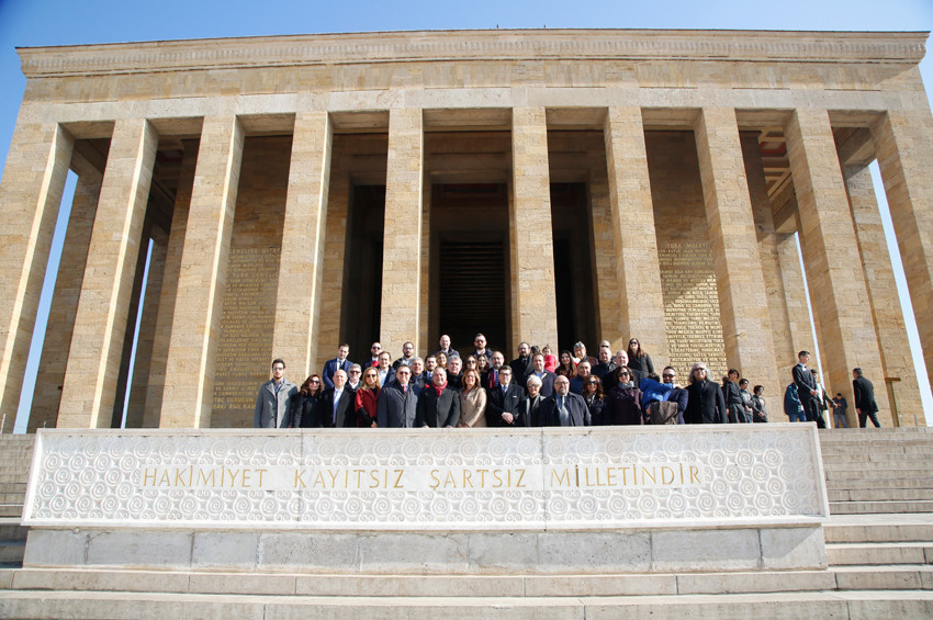 Kolejli İşadamları Derneğinin adı Kolejli İş İnsanları Derneği oldu