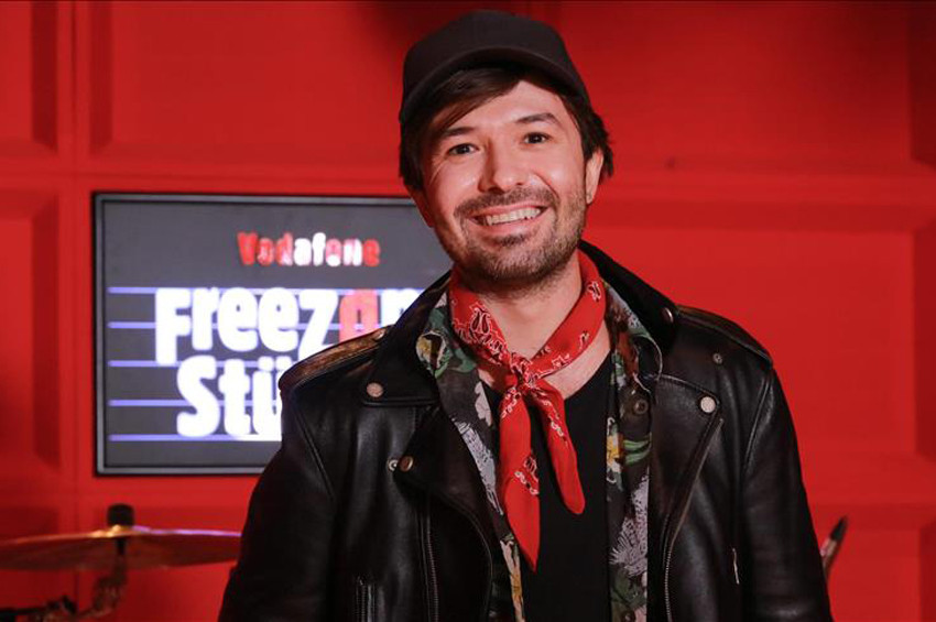 Yalın, Sevgililer Günü şarkısını Vodafone FreeZone Stüdyoda kaydetti