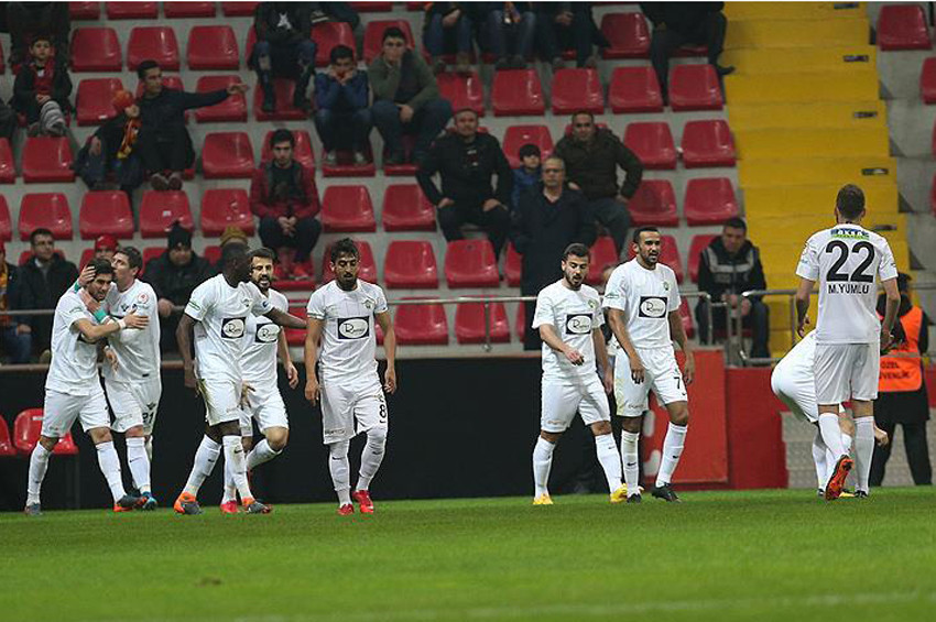 Kayserispor ile berabere kalan Akhisarspor kupada yarı finalde