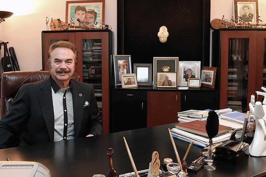 Orhan Gencebay, Arif Sağa kızdı MESAMdan istifa etti