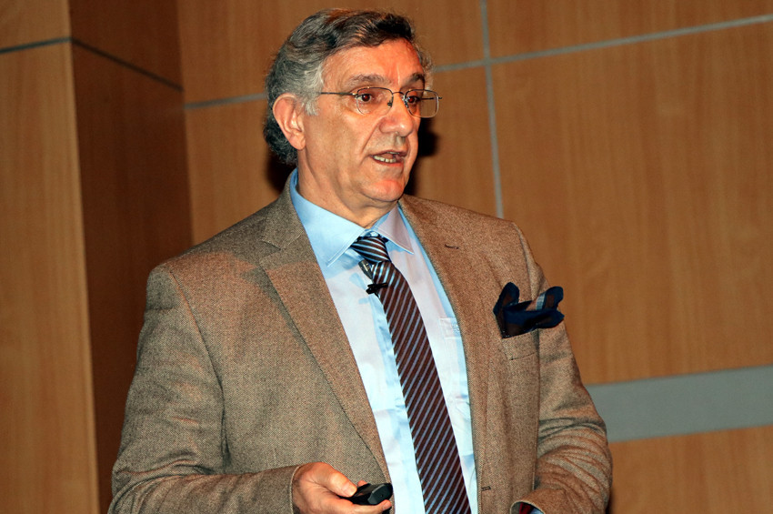 Prof. Dr. Alpaslan Ceylan: Okumuşu da cahili de altın arıyor