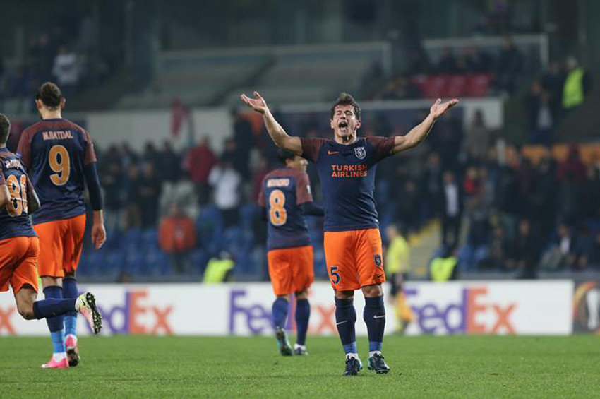 Medipol Başakşehiri alt sıradakiler yaktı