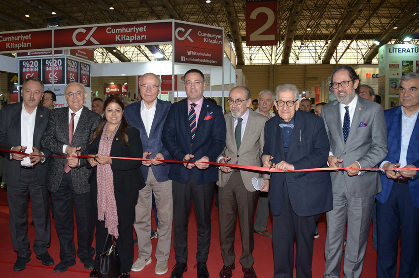 TÜYAP İzmir Kitap Fuarı 23. kez kapılarını açtı