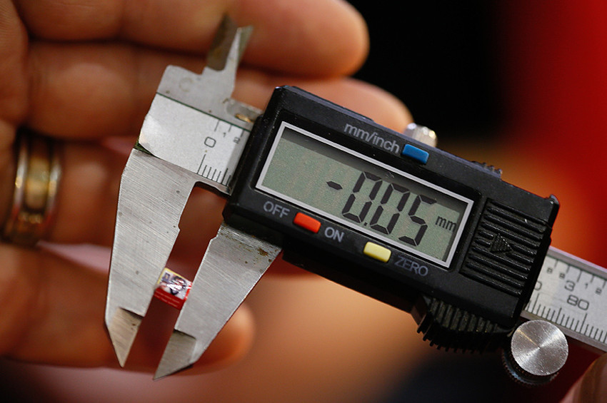 6 milimetrelik şiir kitabı