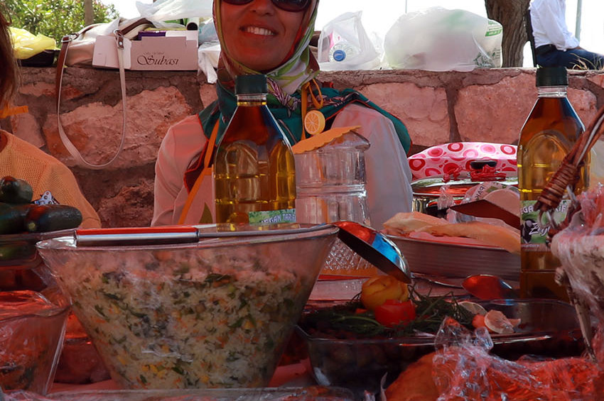 İkinci Aydın Vegan Festivalinde lahmacun ikramı