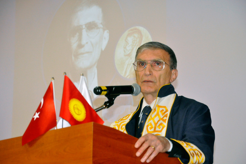 Profesör Aziz Sancar: Politikayla uğraşmayın ilim yapın