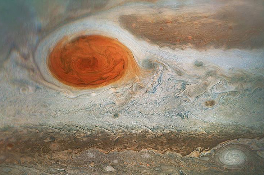 Dünyadan 4 kat iri Büyük Kırmızı Leke