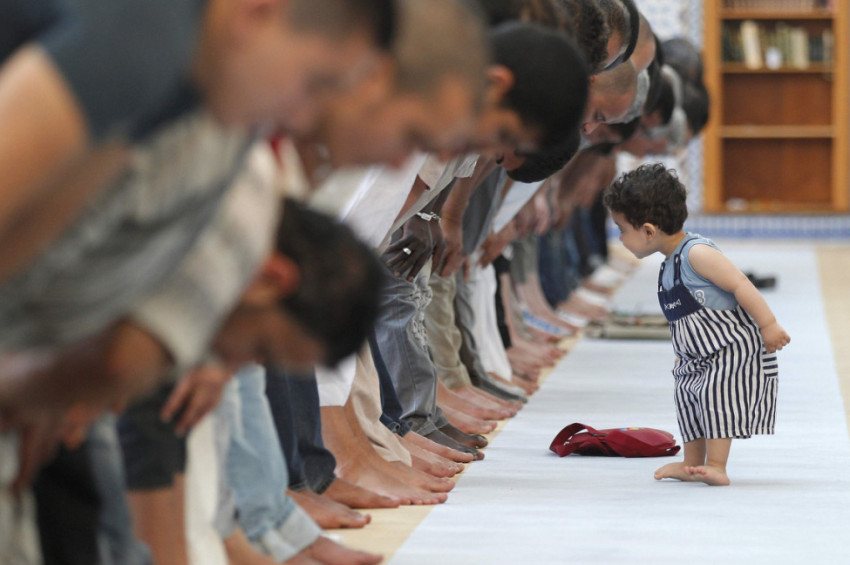 Çocuğu oruca ve namaza alıştırayım derken