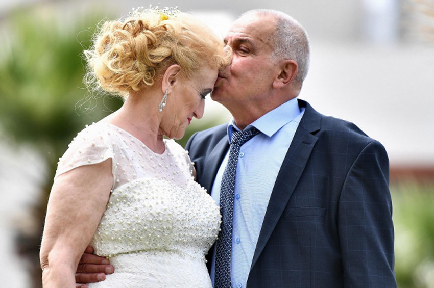 Huzurevinde aşkı buldu, evlendiler