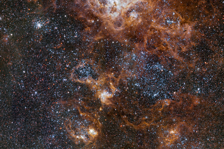 Tarantula Nebulası kalabalık bir mahalleymiş