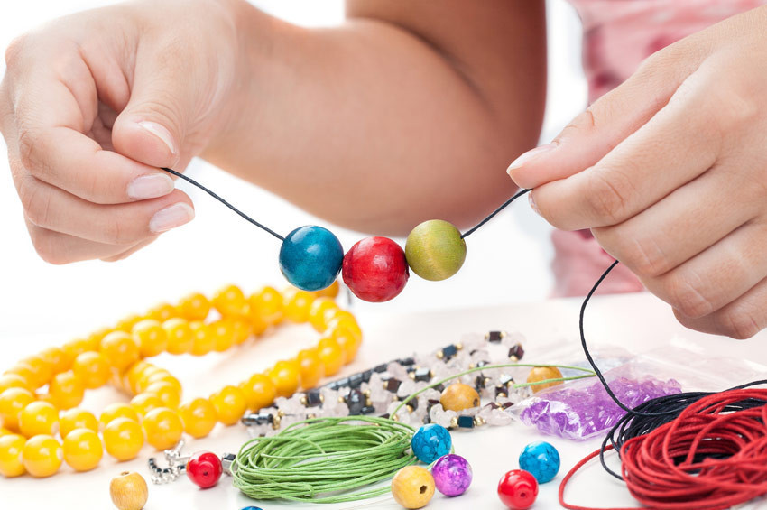 Trump AVMde çocuklar bileklik tasarlayacak