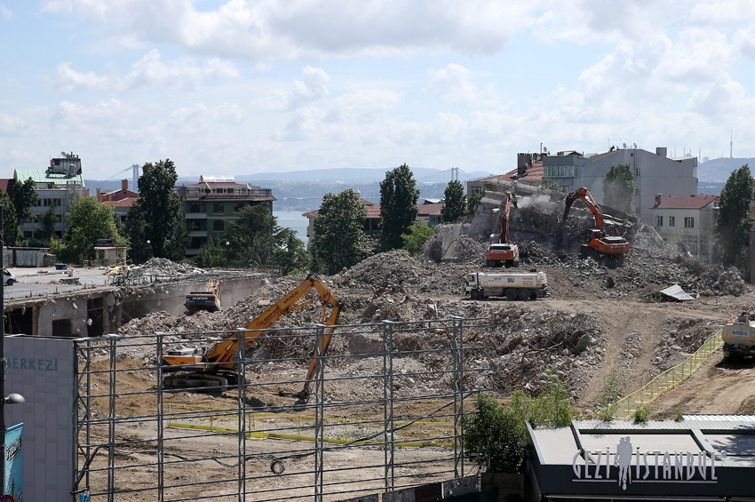 Atatürk Kültür Merkezi tamamen yıkıldı
