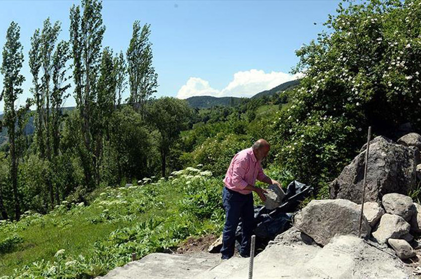 Yere izmarit atanları cezalandıran köy