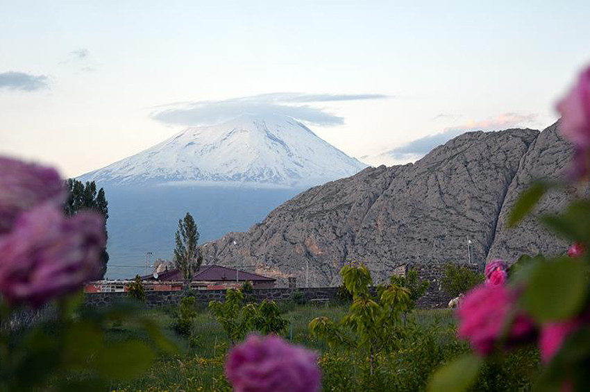 Ağrı dağı sis bulutundan şapka taktı