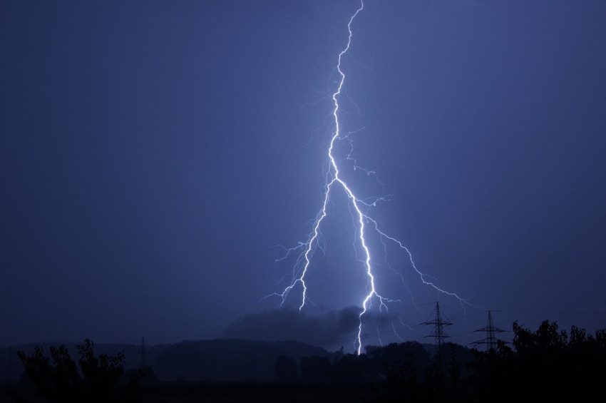 Hindistanda yıldırım felaketi: 10 ölü