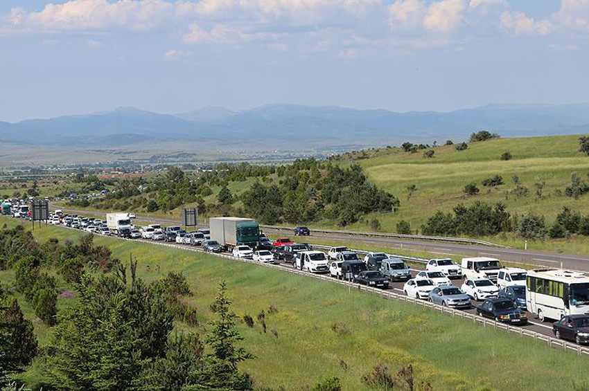 Havalimanı, İskeleler ve ototyollarında bayram trafiği