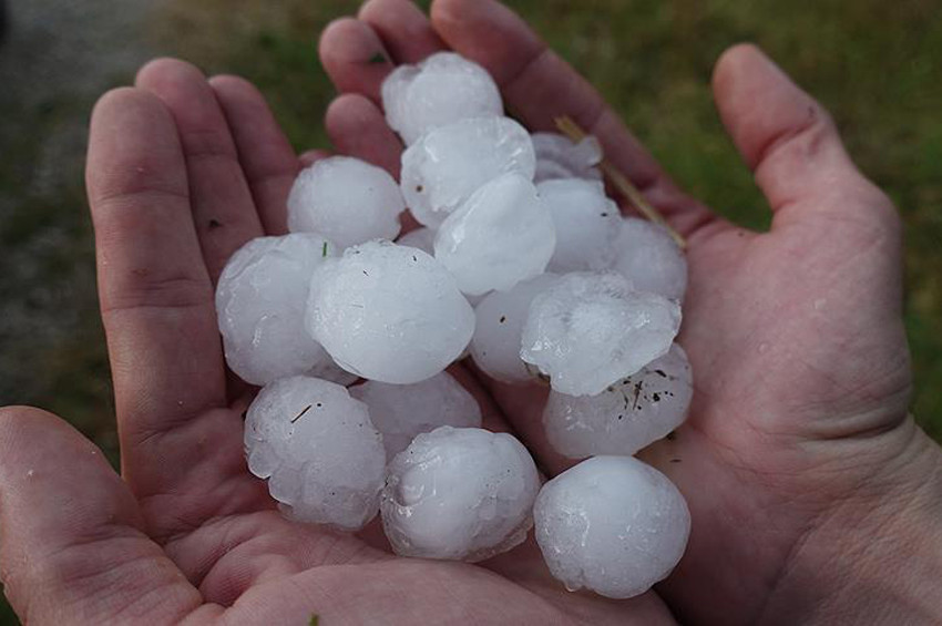 Kırklareline ceviz iriliğinde dolu yağdı