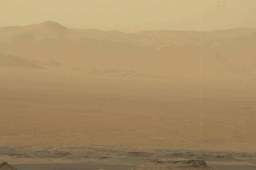 Marsta fırtına tozu dumana kattı