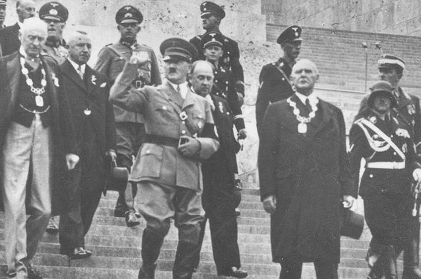 Hitlerin çatal bıçak takımı 12 bin 500 sterline satıldı