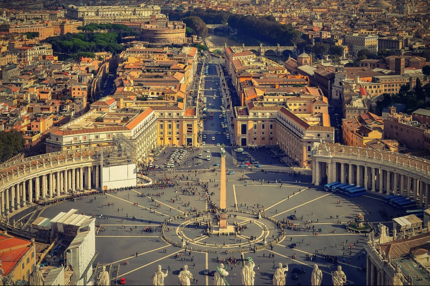 Vatikanın eski diplomatına pedofiliden 5 yıl hapis cezası