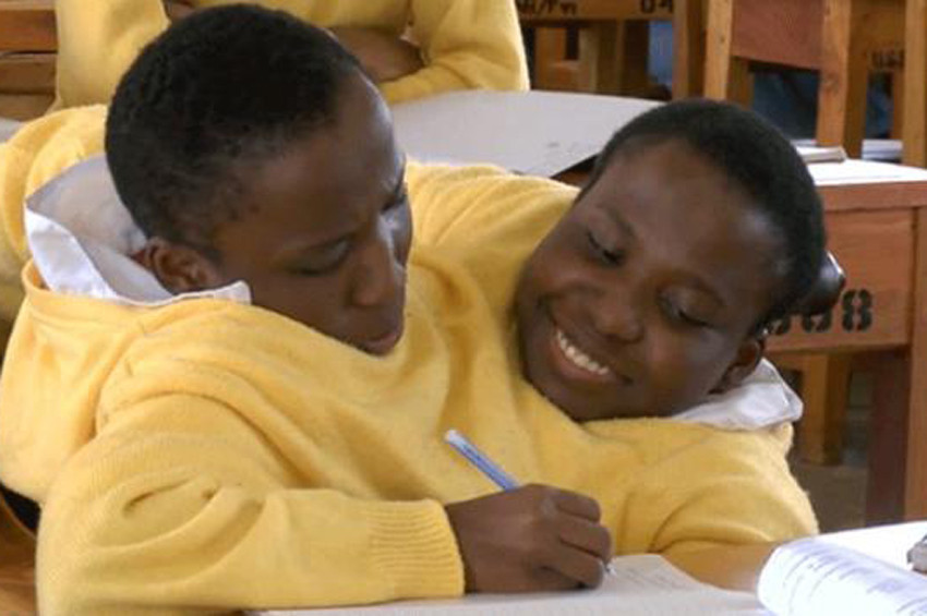 Tanzanlı ünlü yapışık ikizler öldü