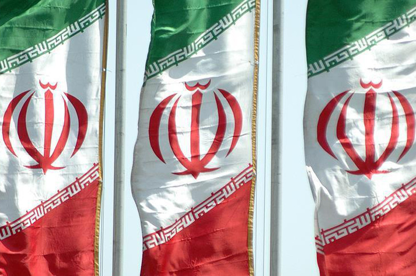 İranda turistlere başörtü şartı tartışılıyor