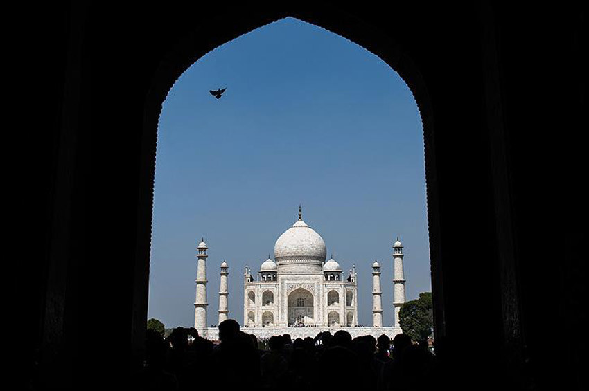 Tac Mahalde cuma namazı kılınması yasaklandı
